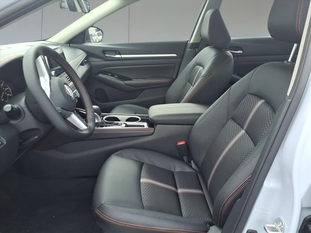 New 2025 Nissan Altima 2.5 SR image 11