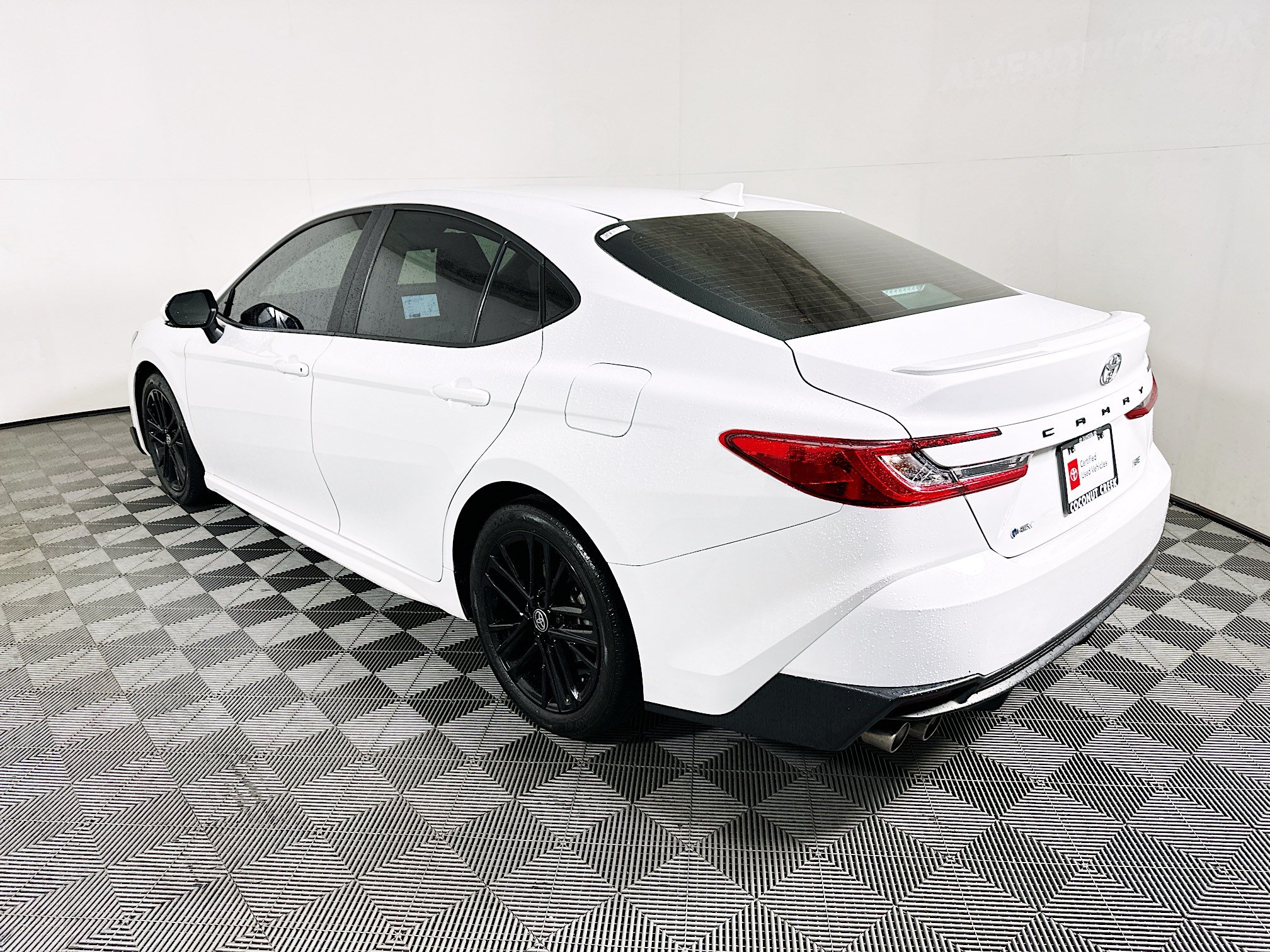 Certified 2025 Toyota Camry SE FWD image 5
