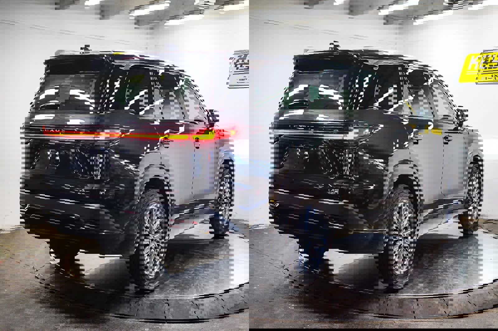 Used 2024 Lexus TX 350 FWD w/ Cold Weather Package image 4