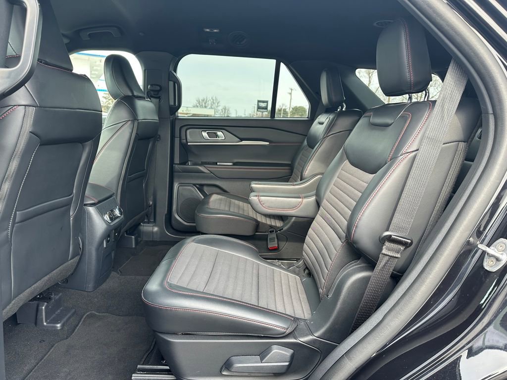 Used 2025 Ford Explorer ST-Line AWD/4WD image 12