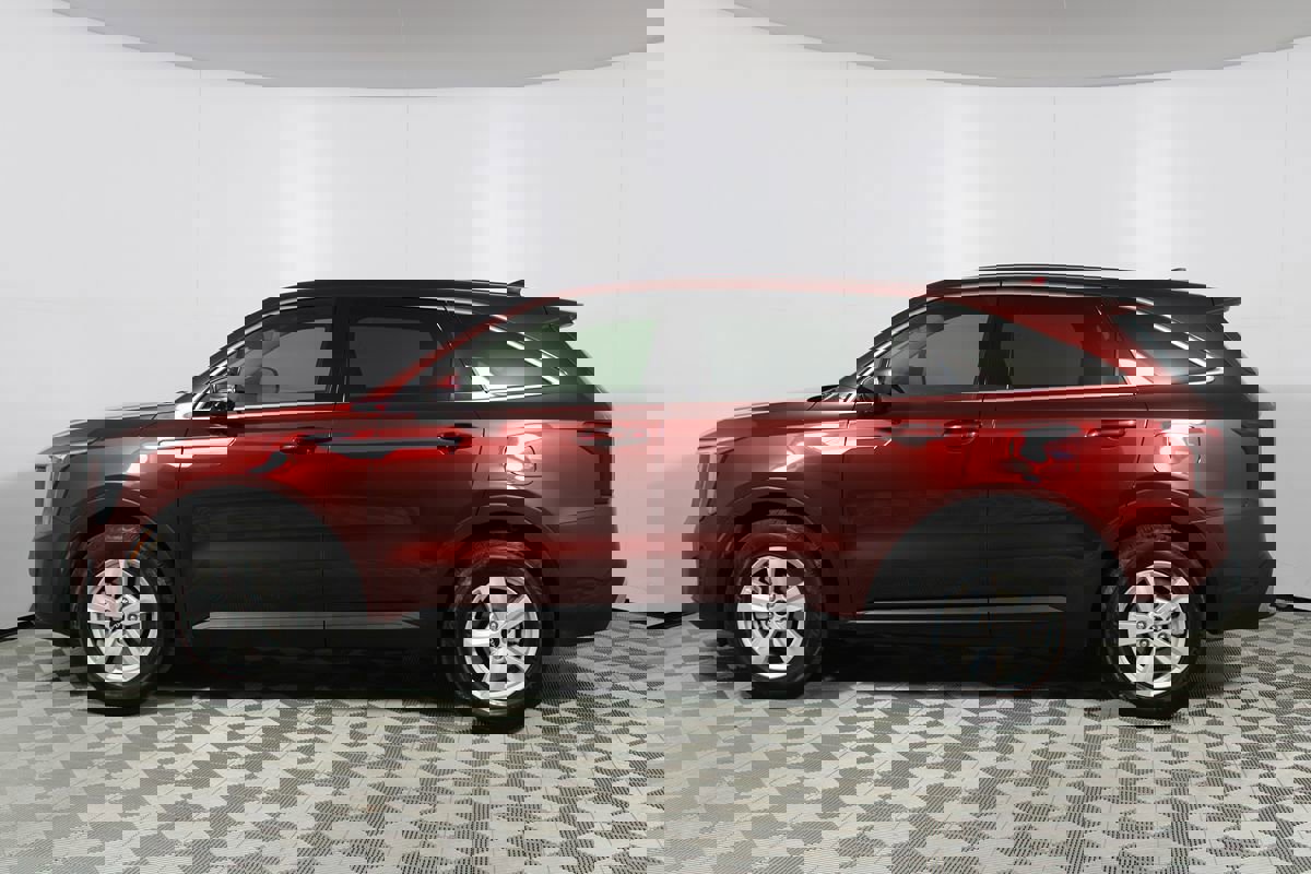 Used 2025 Kia Sorento LX image 31