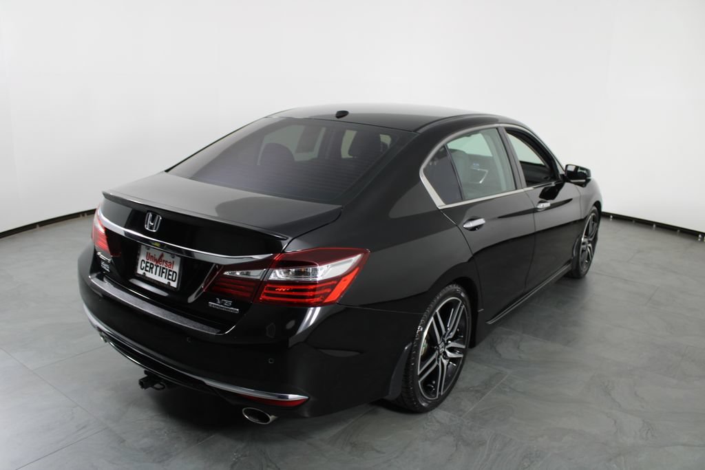 Used 2017 Honda Accord Touring image 4