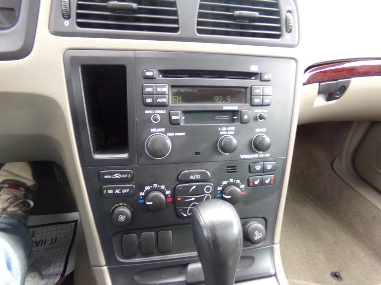 Used 2004 Volvo V70 AWD/4WD image 14