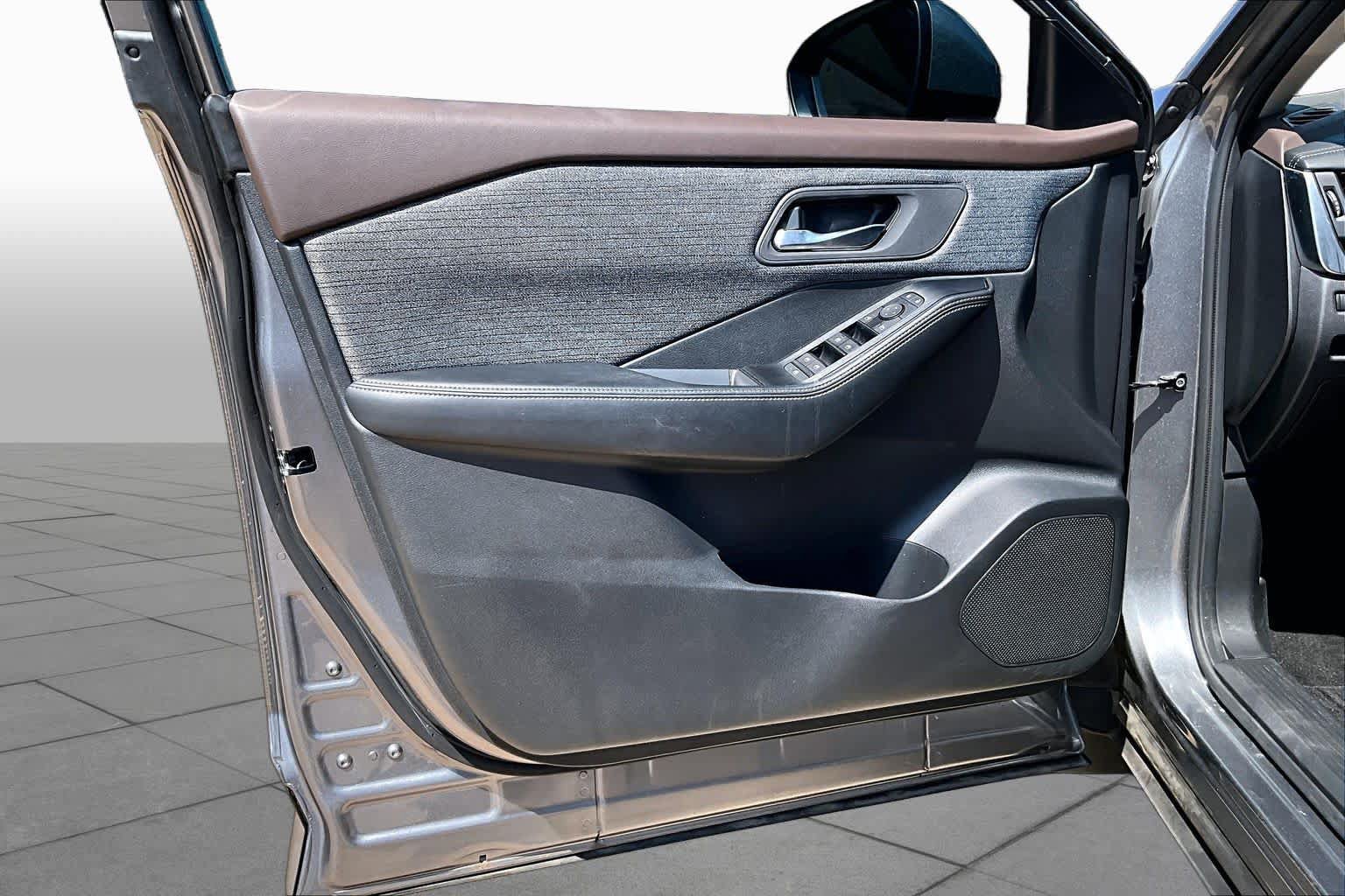 Certified 2023 Nissan Rogue SV FWD image 24