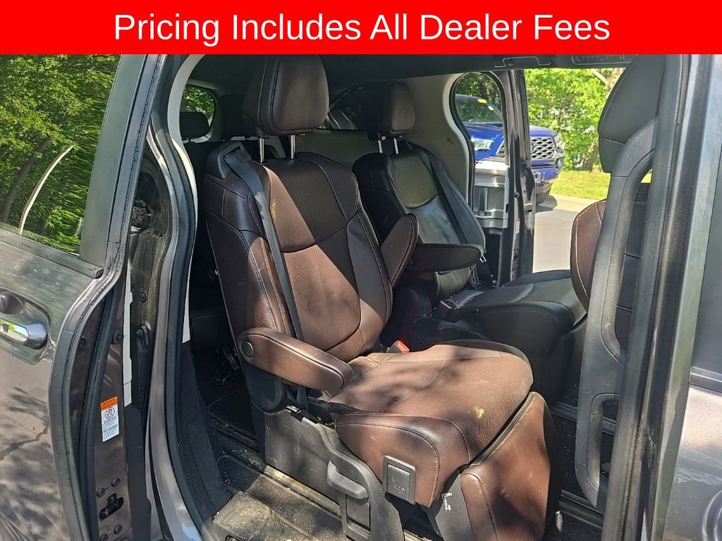 Used 2023 Toyota Sienna Platinum FWD image 12