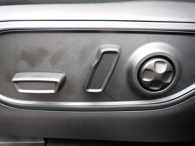 New 2025 Jeep Grand Cherokee Limited w/ Black Appearance Package image 17