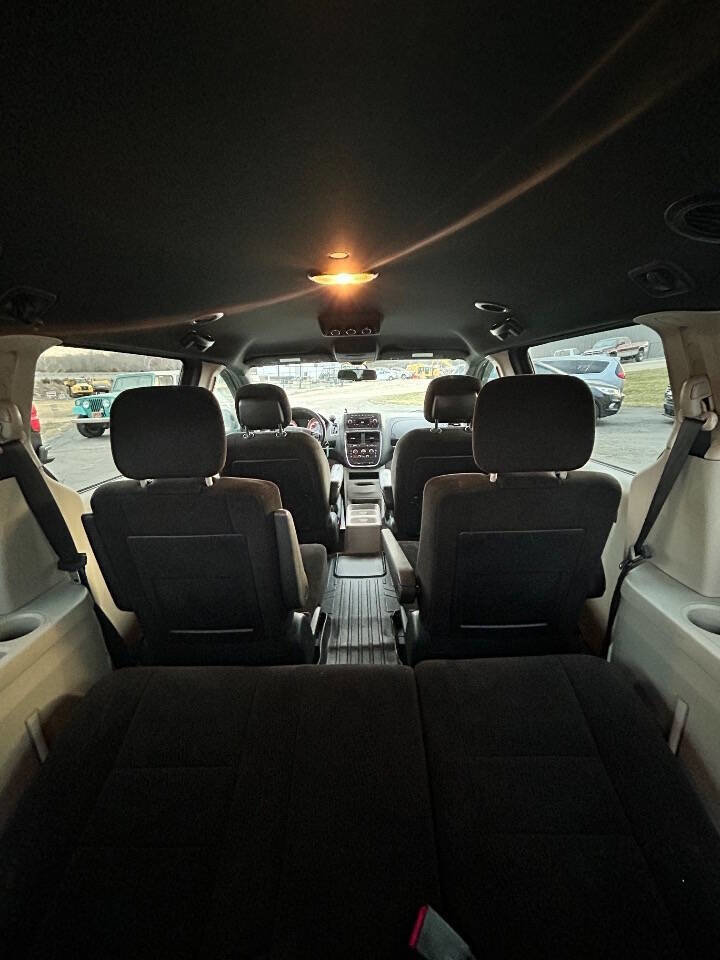 Used 2016 Dodge Grand Caravan SE FWD image 14