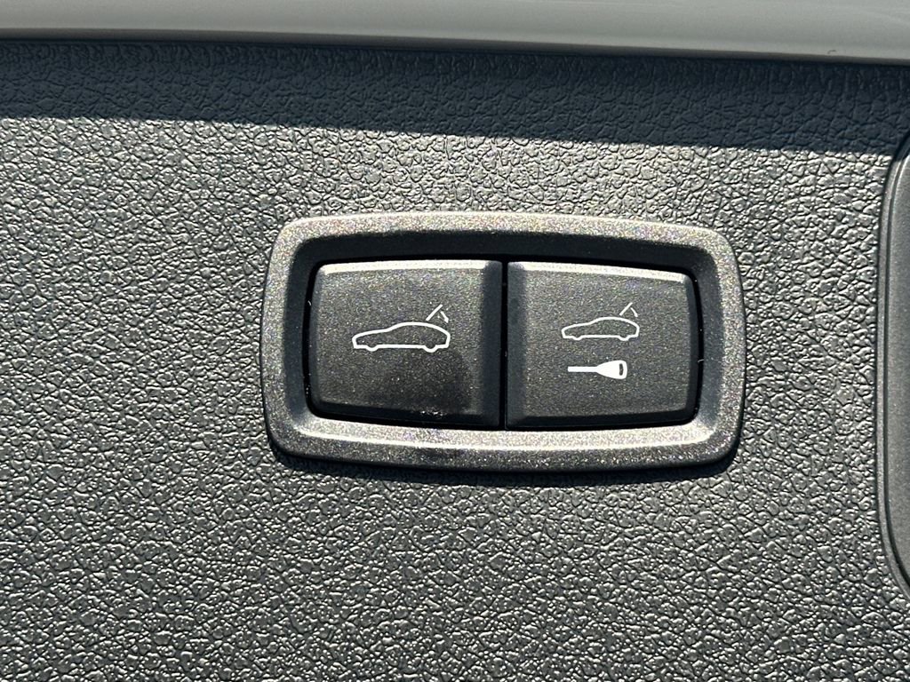 Used 2022 Porsche Macan Base image 19