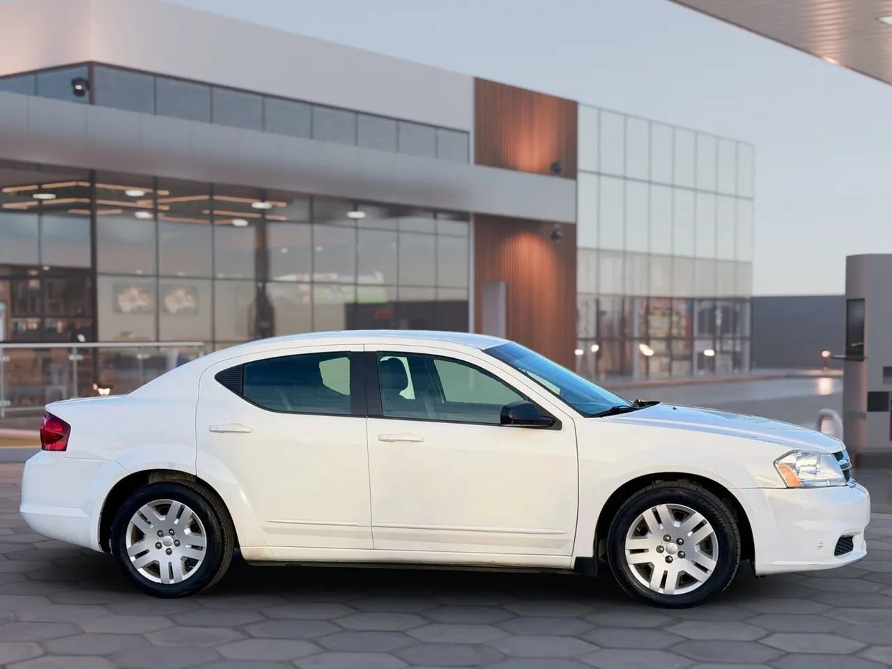 Used 2012 Dodge Avenger SE image 11