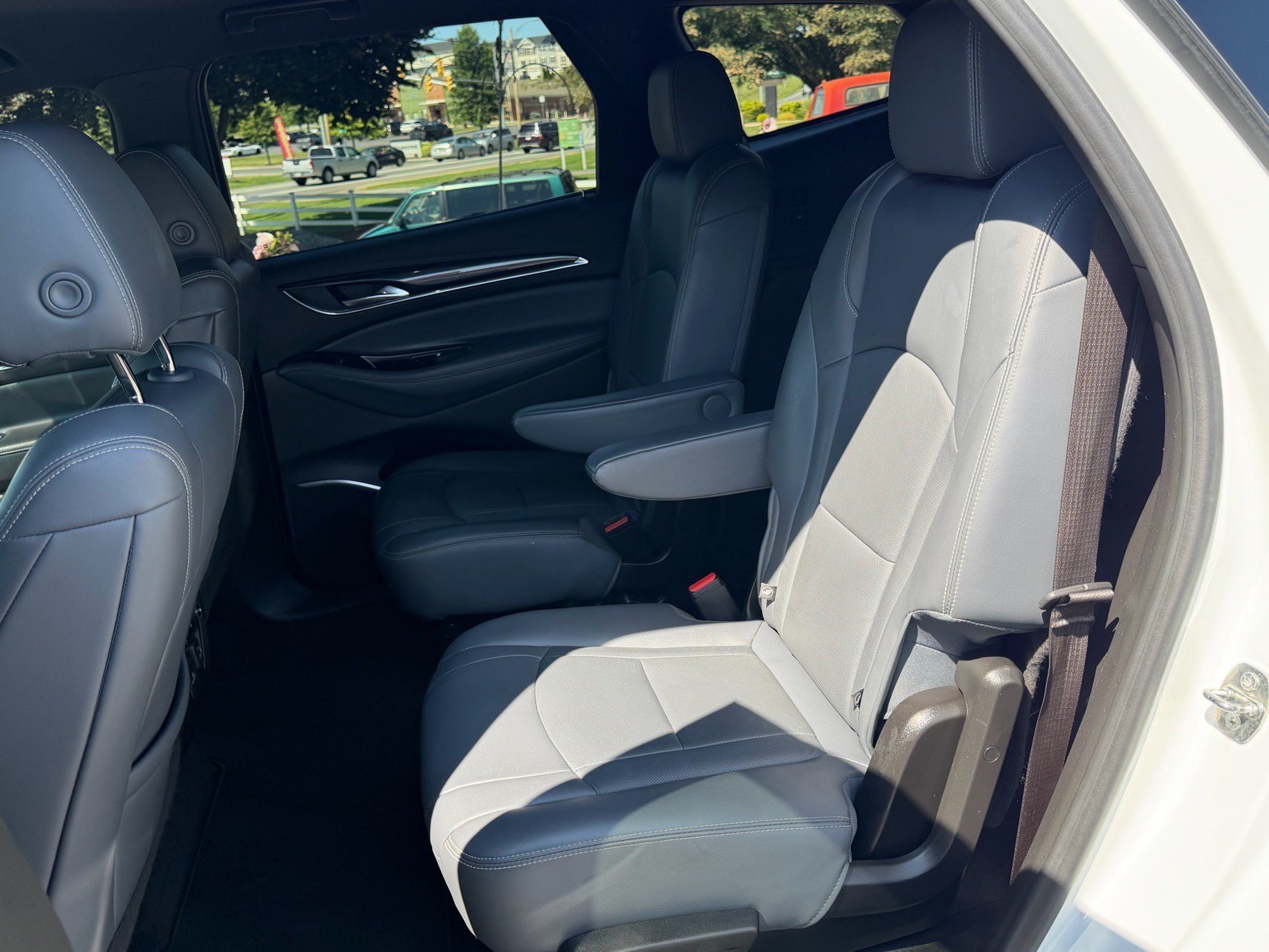 Used 2022 Buick Enclave Premium AWD/4WD image 24