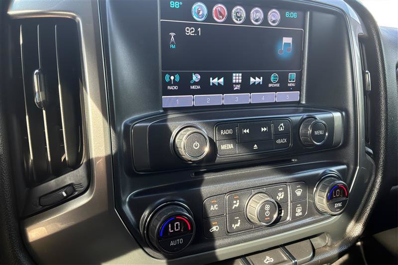 Used 2018 Chevrolet Silverado 1500 LT w/ LT Eassist Package AWD/4WD image 29