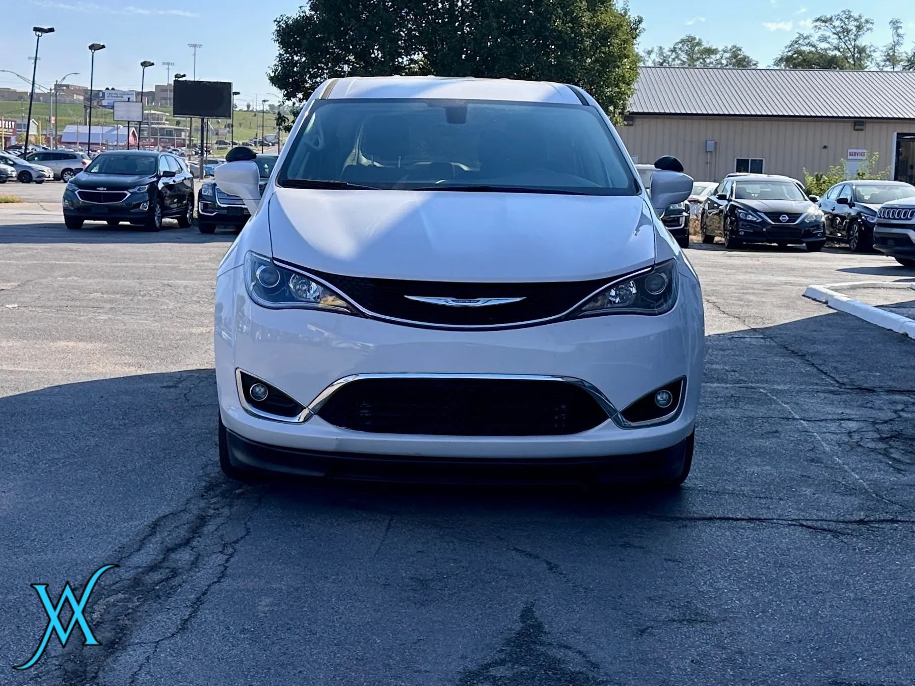 Used 2018 Chrysler Pacifica Touring Plus FWD image 2