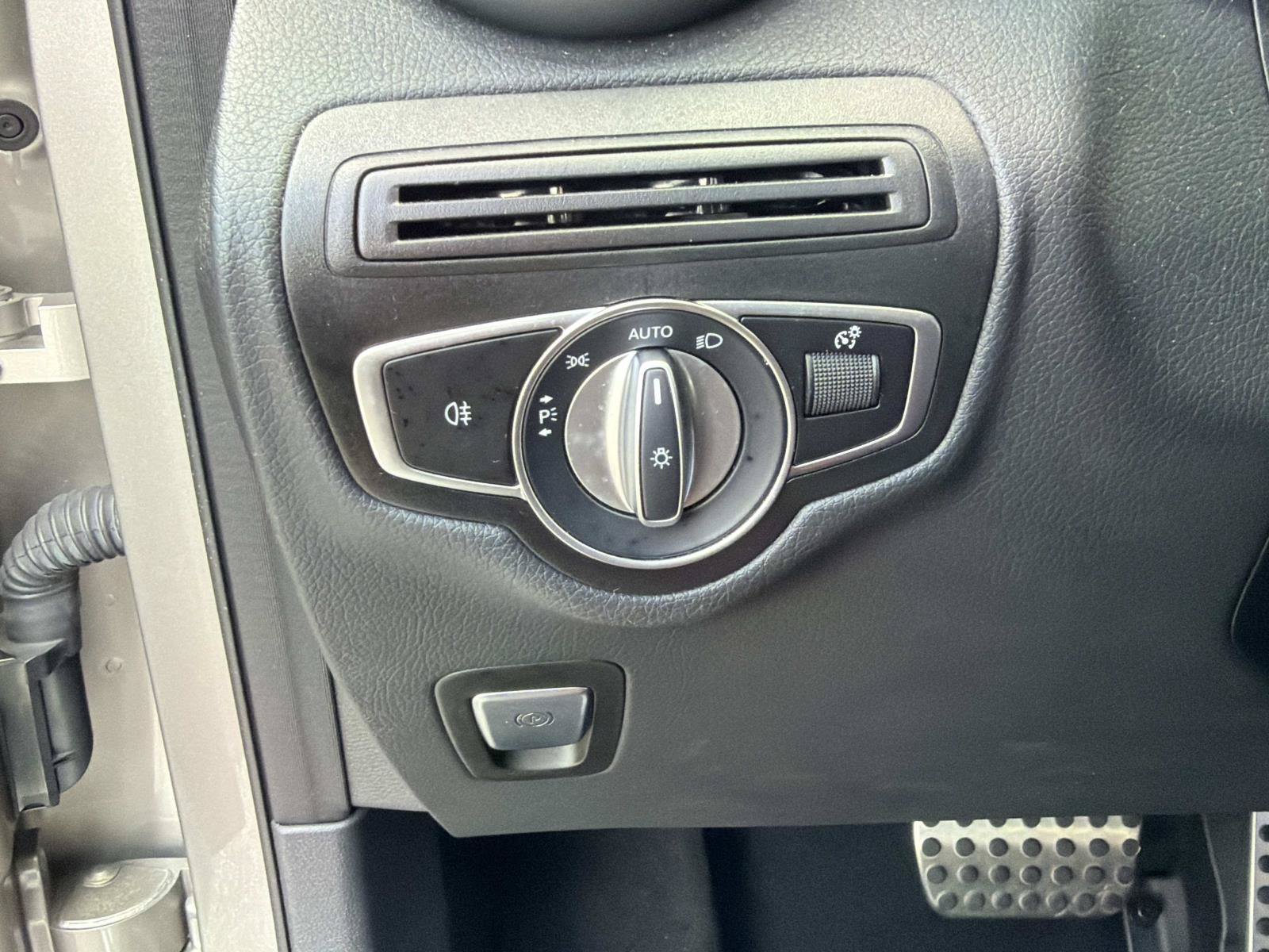 Used 2022 Mercedes-Benz GLC 300 image 32