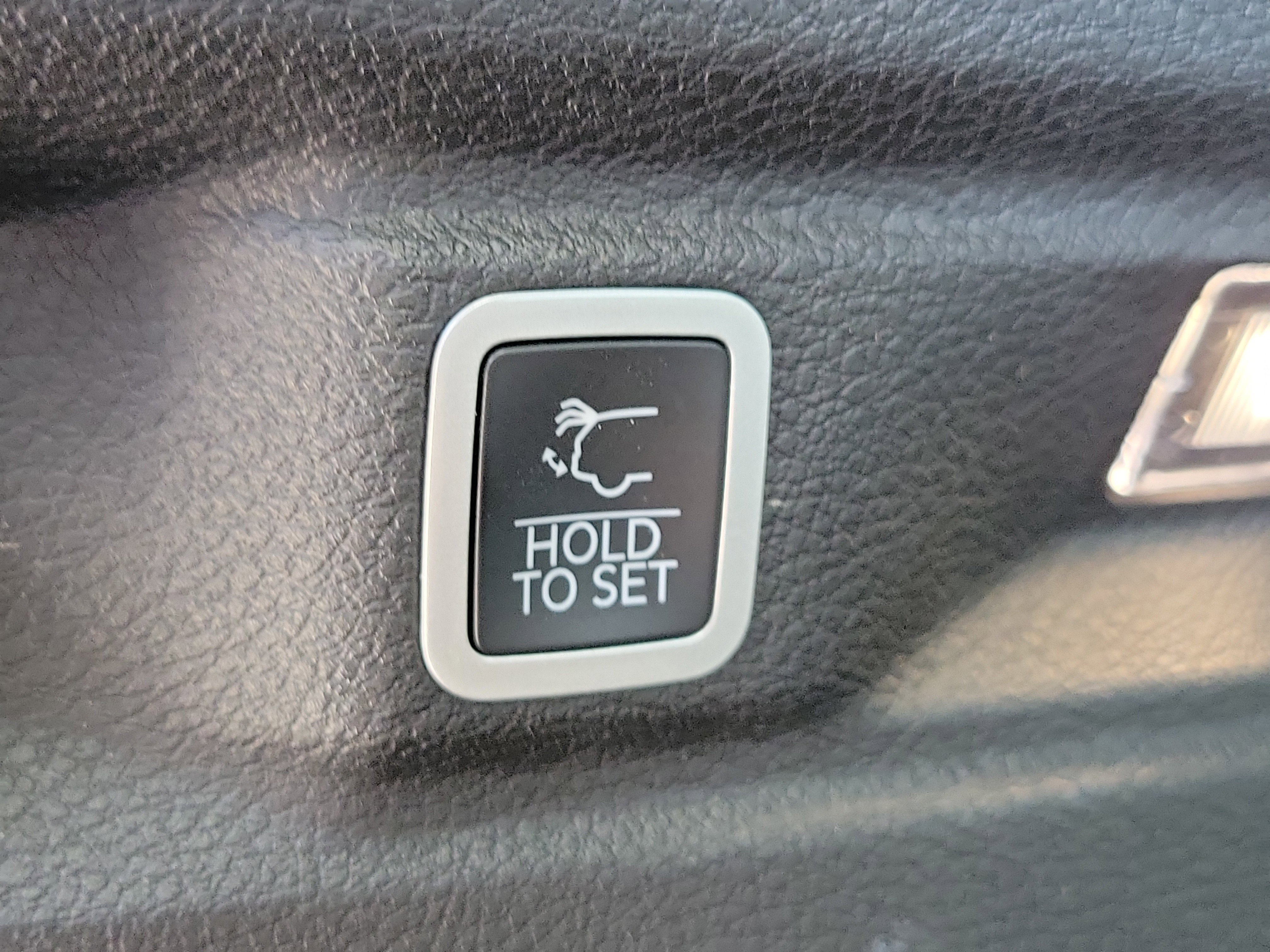 Used 2025 Jeep Grand Cherokee L Limited AWD/4WD image 8