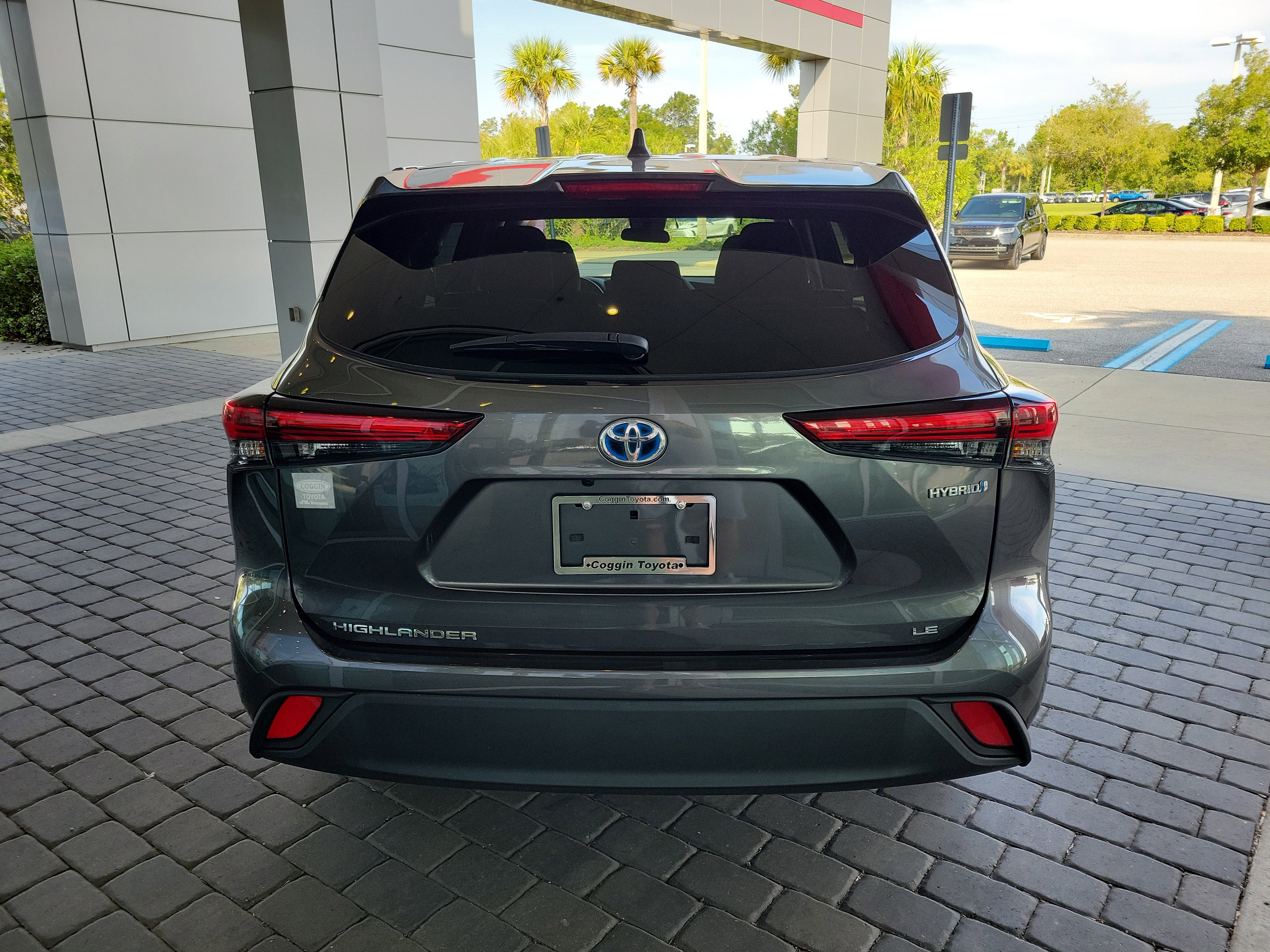 Used 2022 Toyota Highlander LE image 5