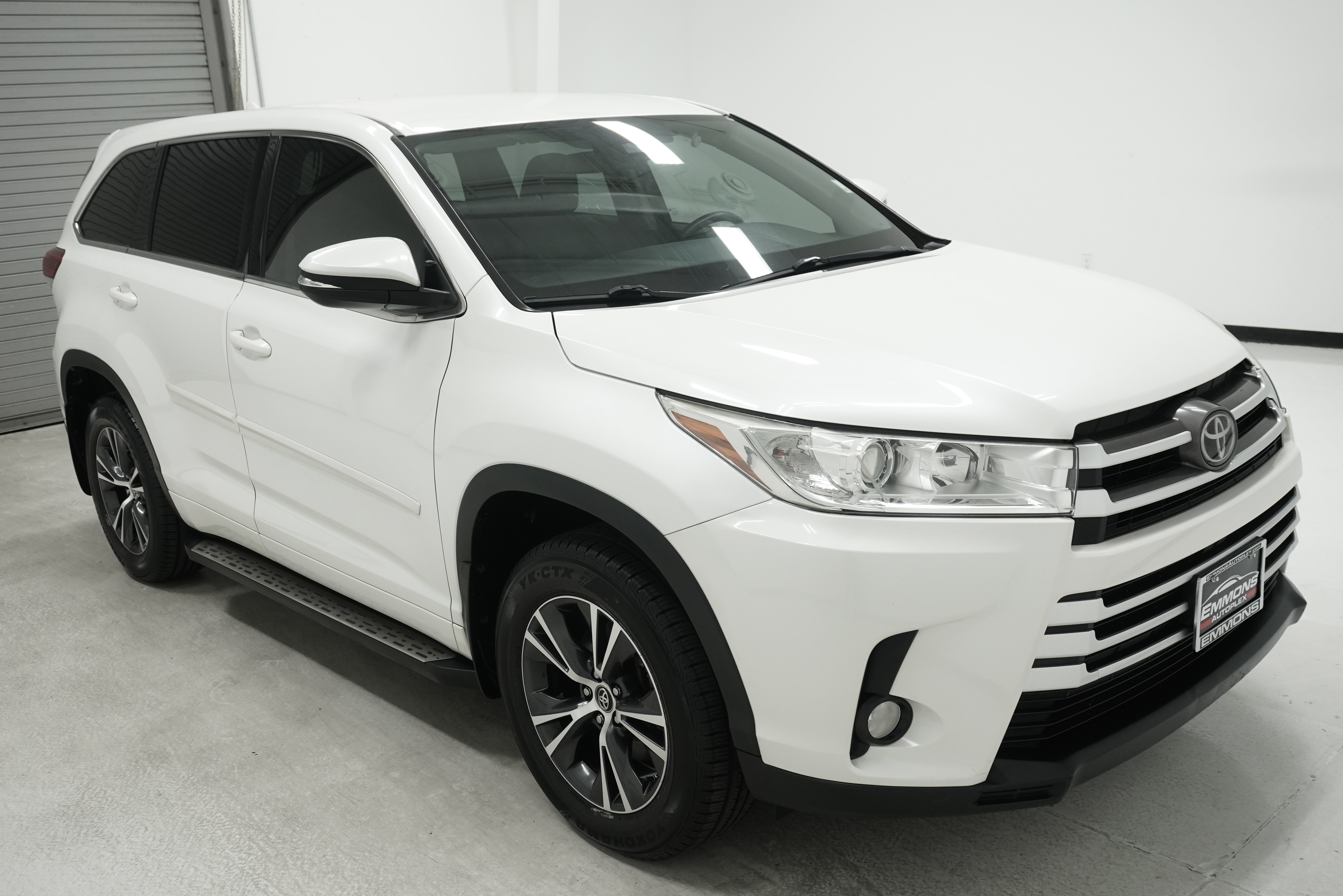 Used 2018 Toyota Highlander Plus FWD image 3