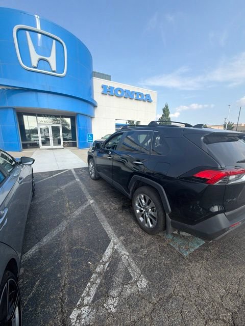 Used 2021 Toyota RAV4 Limited AWD/4WD image 5