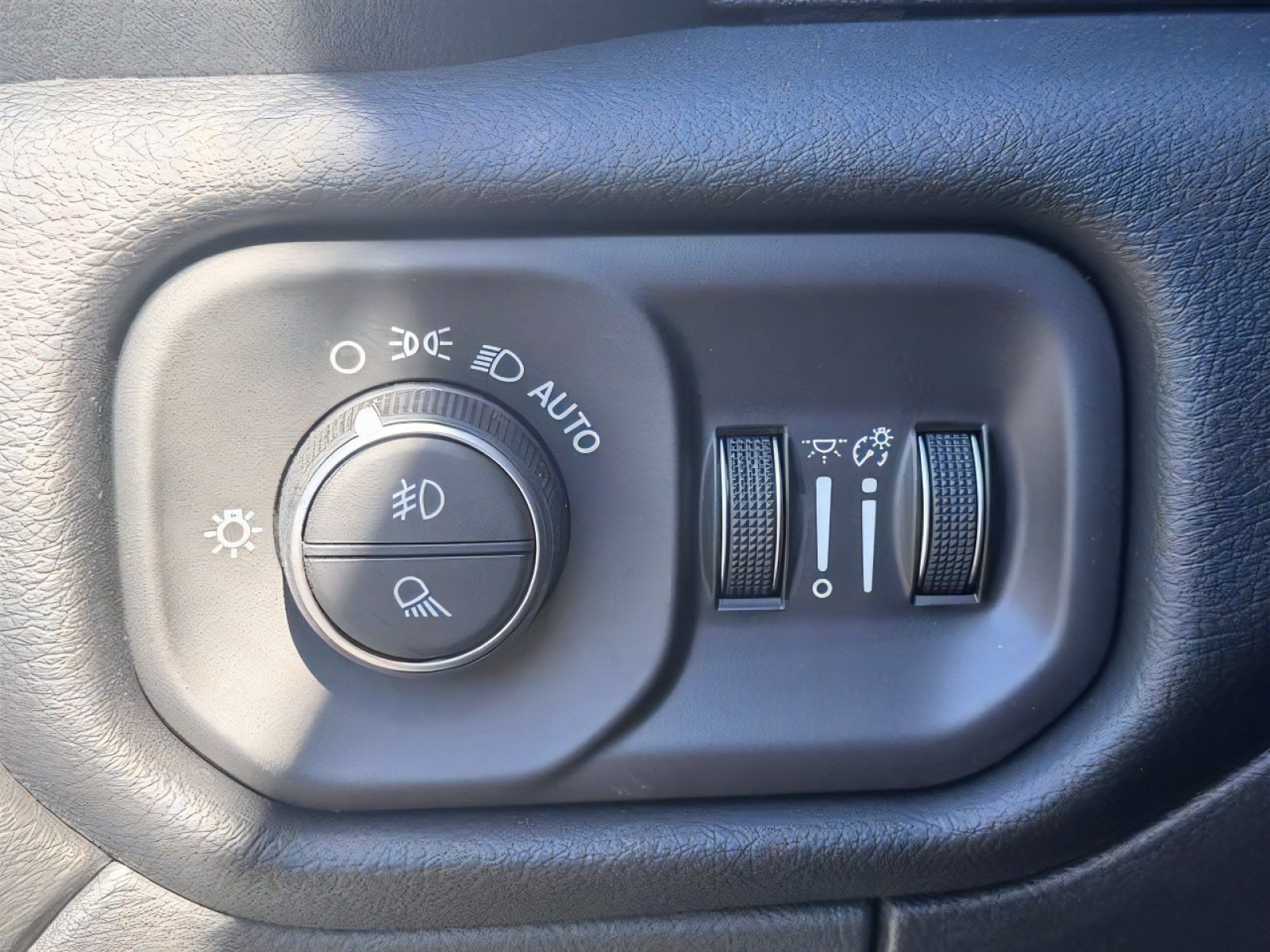 New 2026 RAM 2500 Laramie w/ Night Edition AWD/4WD image 17