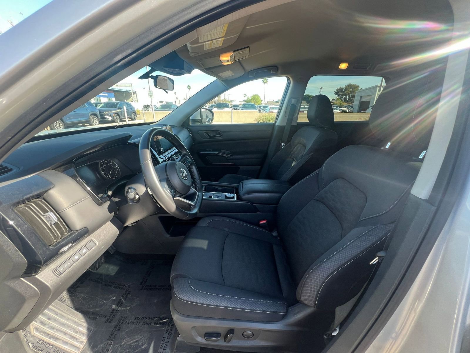 Used 2025 Nissan Pathfinder SV image 29