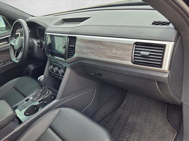 Used 2022 Volkswagen Atlas Cross Sport SE w/ Panoramic Sunroof Package FWD image 19