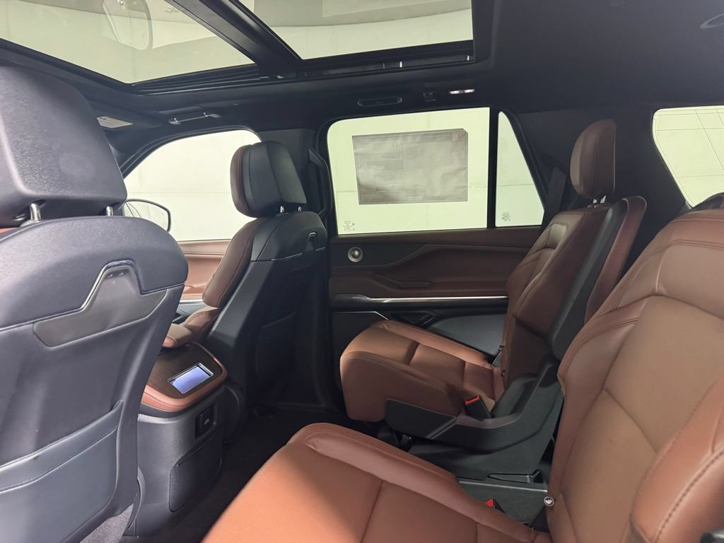 New 2026 Lincoln Navigator Reserve AWD/4WD image 32