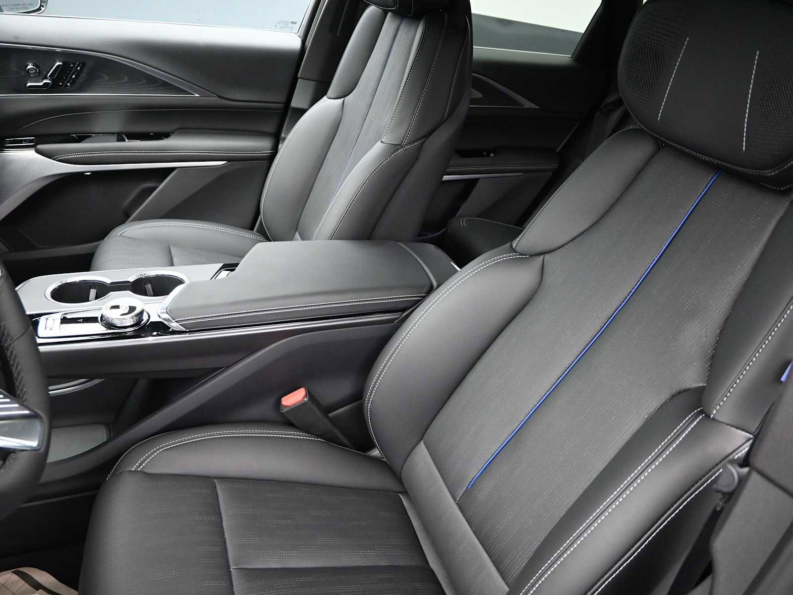 New 2026 Cadillac Lyriq V image 18