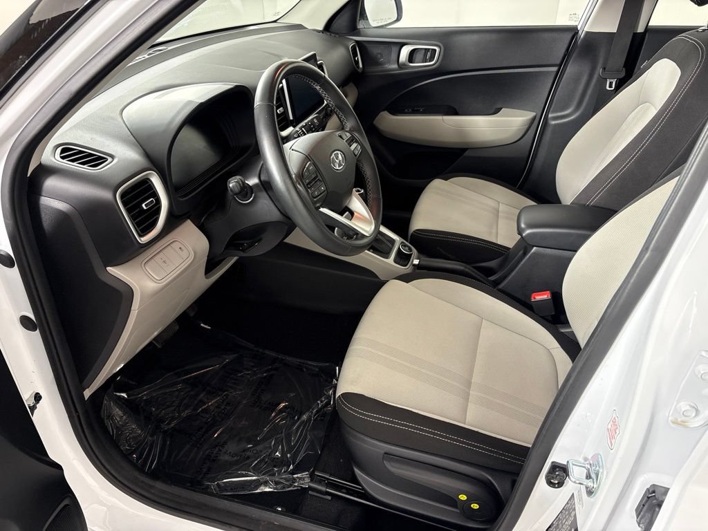 Used 2025 Hyundai Venue SEL FWD image 25