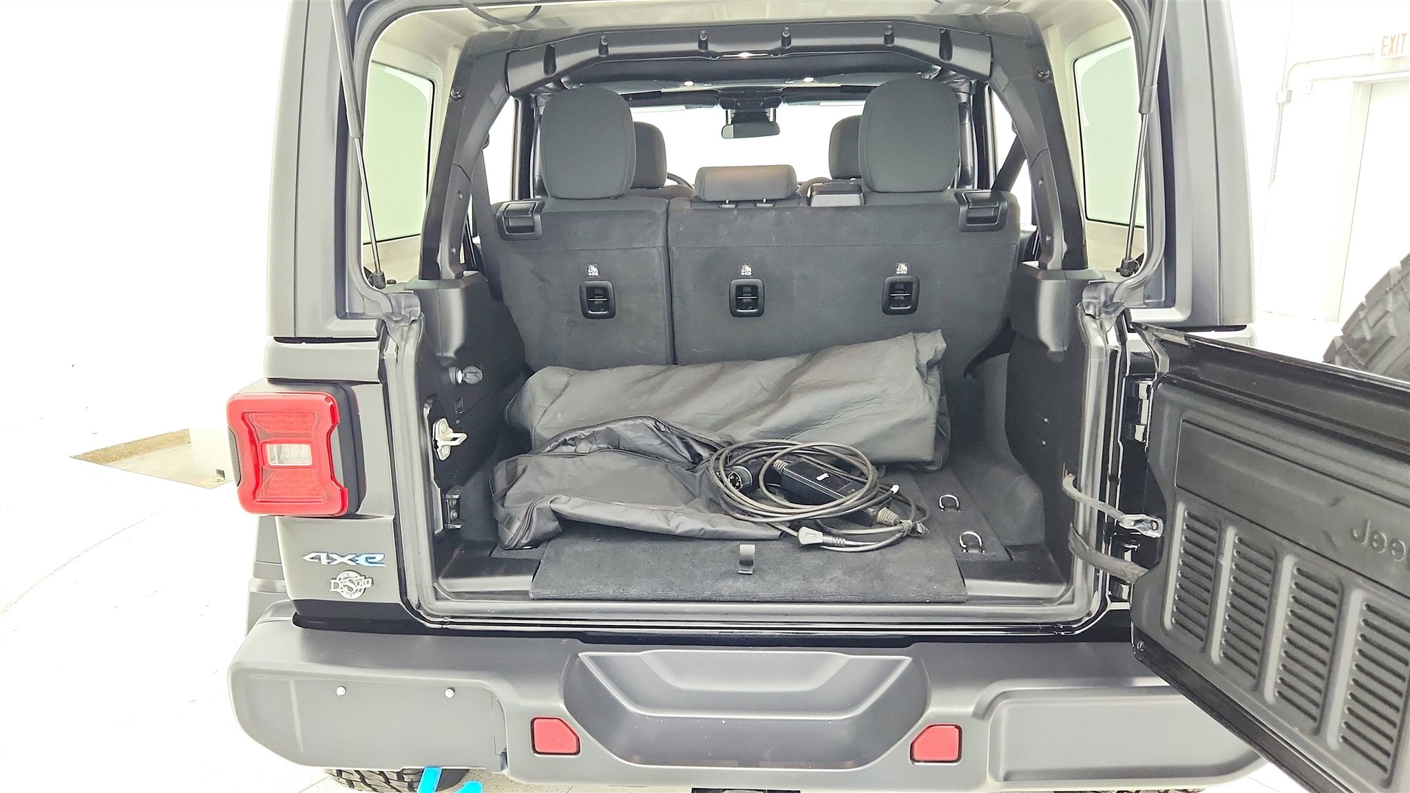 Used 2024 Jeep Wrangler Unlimited Rubicon 4xe image 38