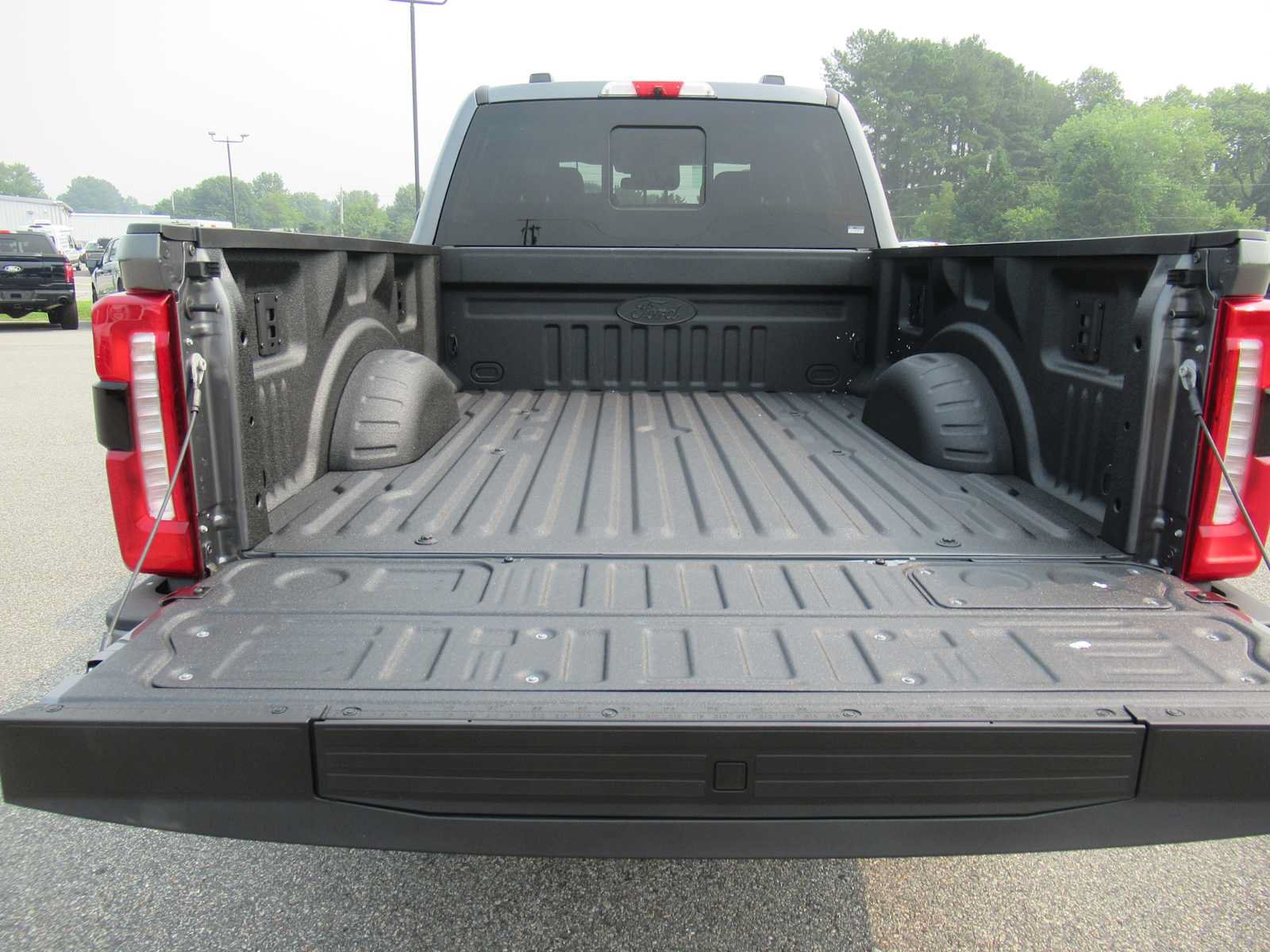 New 2026 Ford F250 Lariat w/ Black Appearance Package AWD/4WD image 11