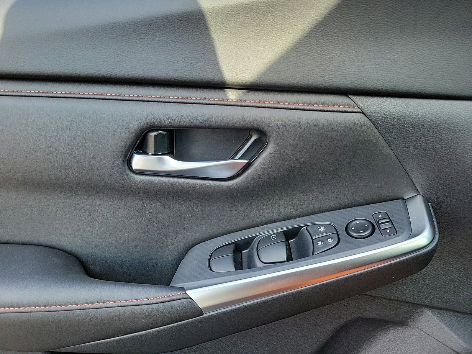 Used 2025 Nissan Sentra SR w/ SR Premium Package image 17