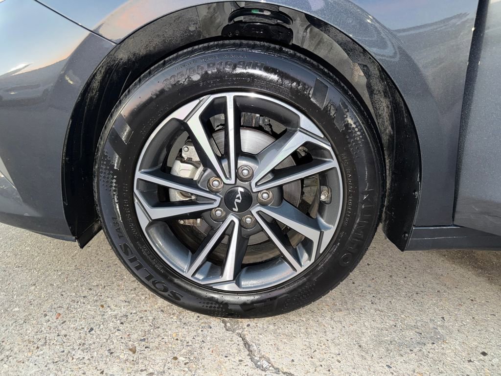 Used 2023 Kia Forte LXS image 29