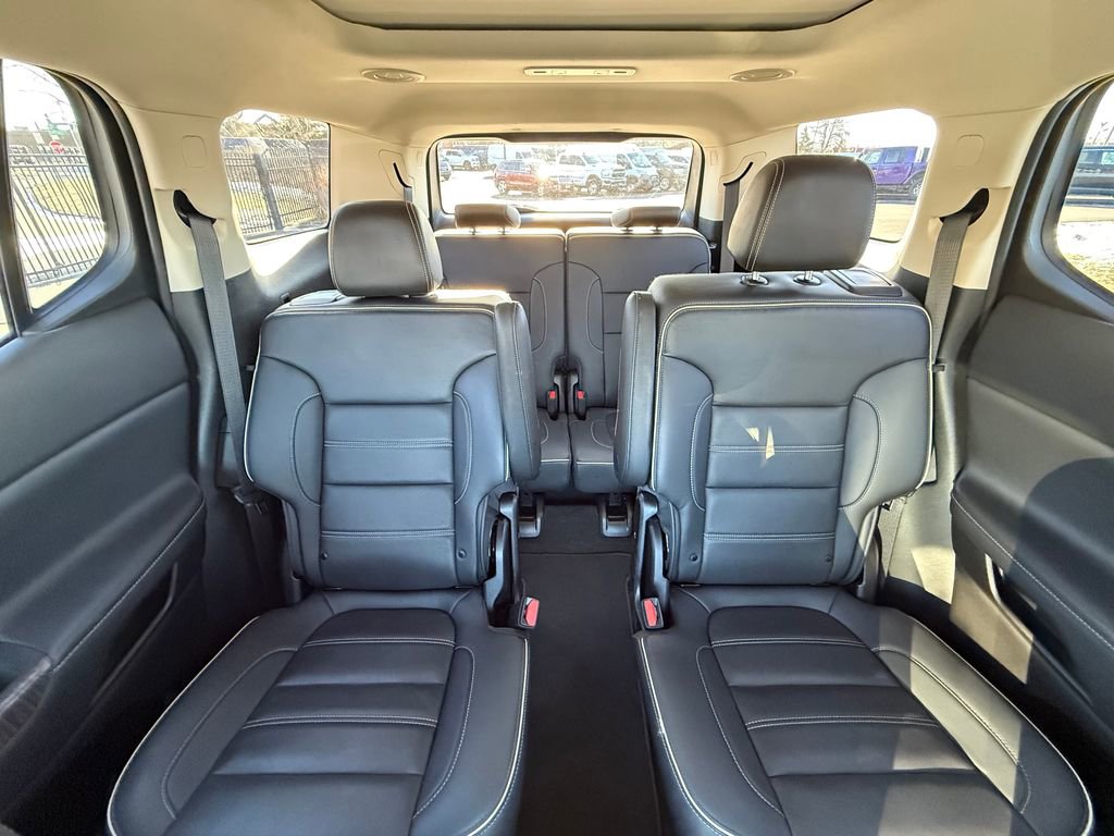 Used 2023 GMC Acadia Denali w/ Black Diamond Edition image 16