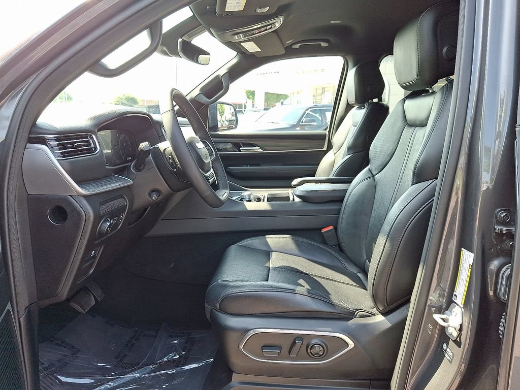 Certified 2024 Jeep Wagoneer Series II w/ Flexible Seating Group AWD/4WD image 14