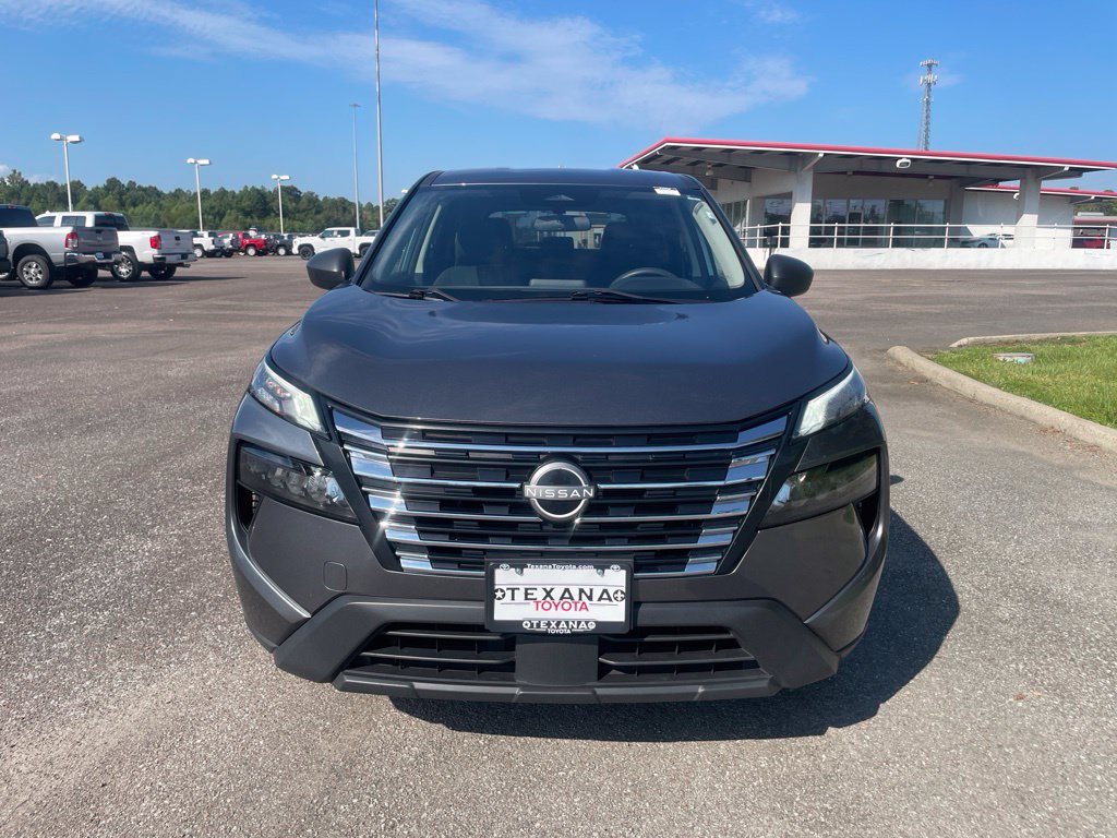Used 2024 Nissan Rogue S FWD image 2