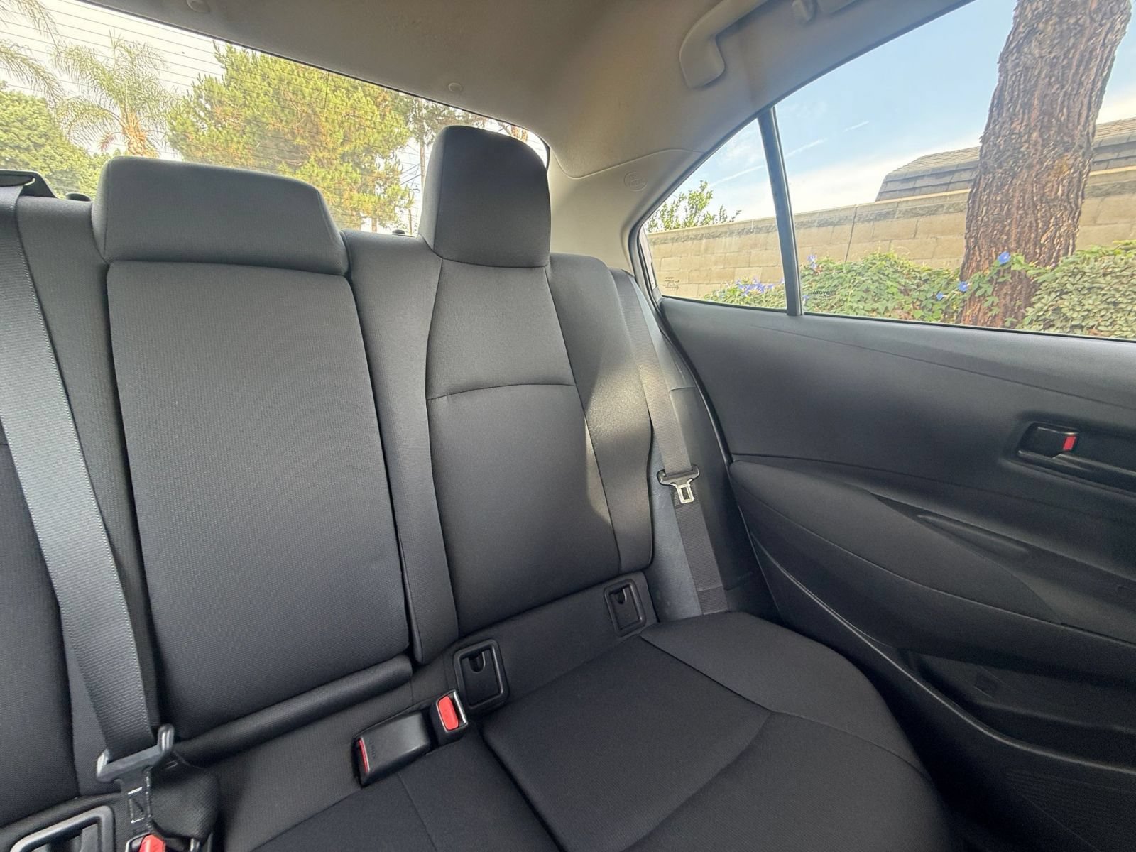 Used 2025 Toyota Corolla LE FWD image 33