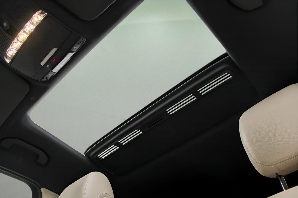 Used 2022 Mercedes-Benz GLC 300 4MATIC Coupe image 28