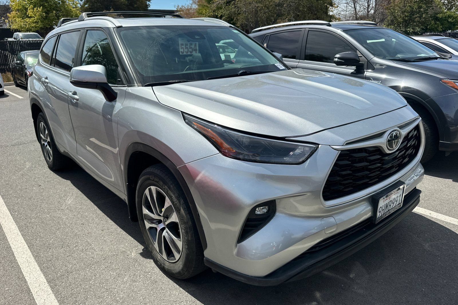 Used 2023 Toyota Highlander XLE FWD image 2