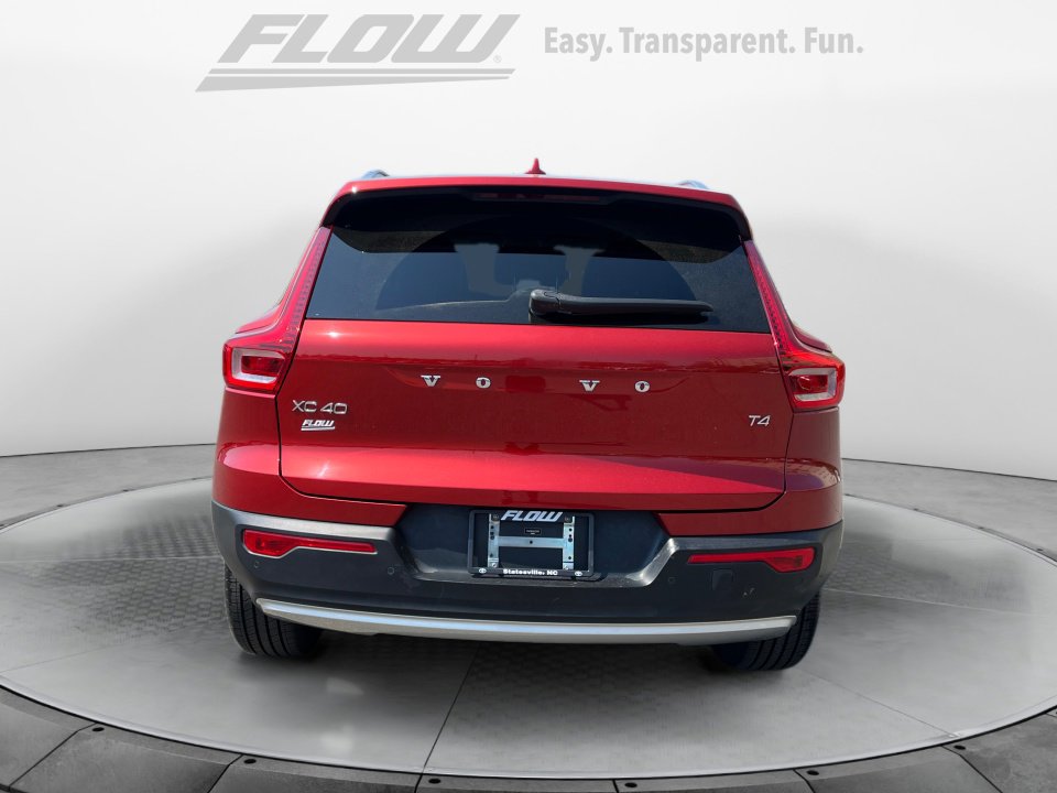 Used 2019 Volvo XC40 T4 Momentum image 8