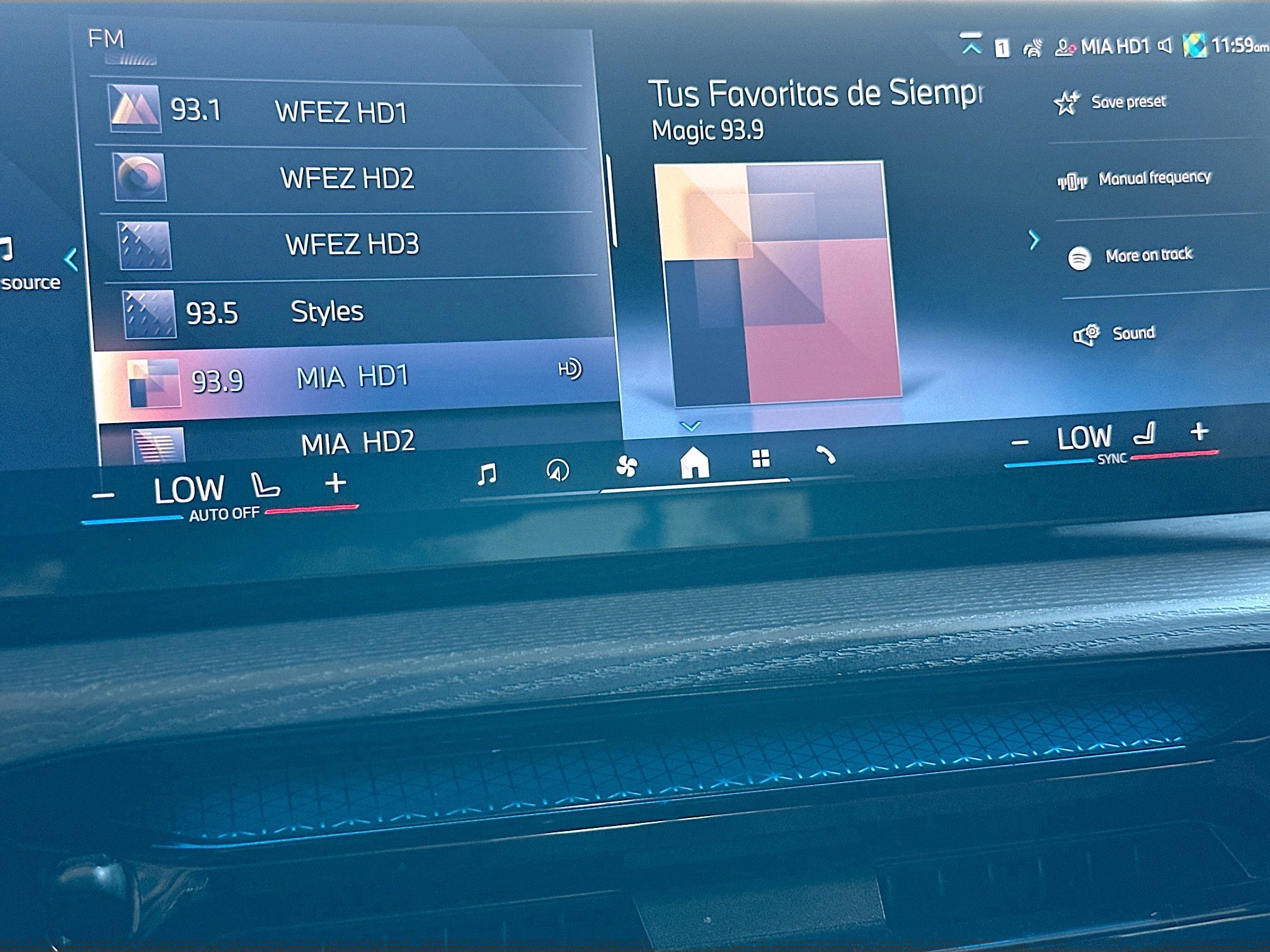 Used 2025 BMW 330i Sedan w/ M Sport Package image 15