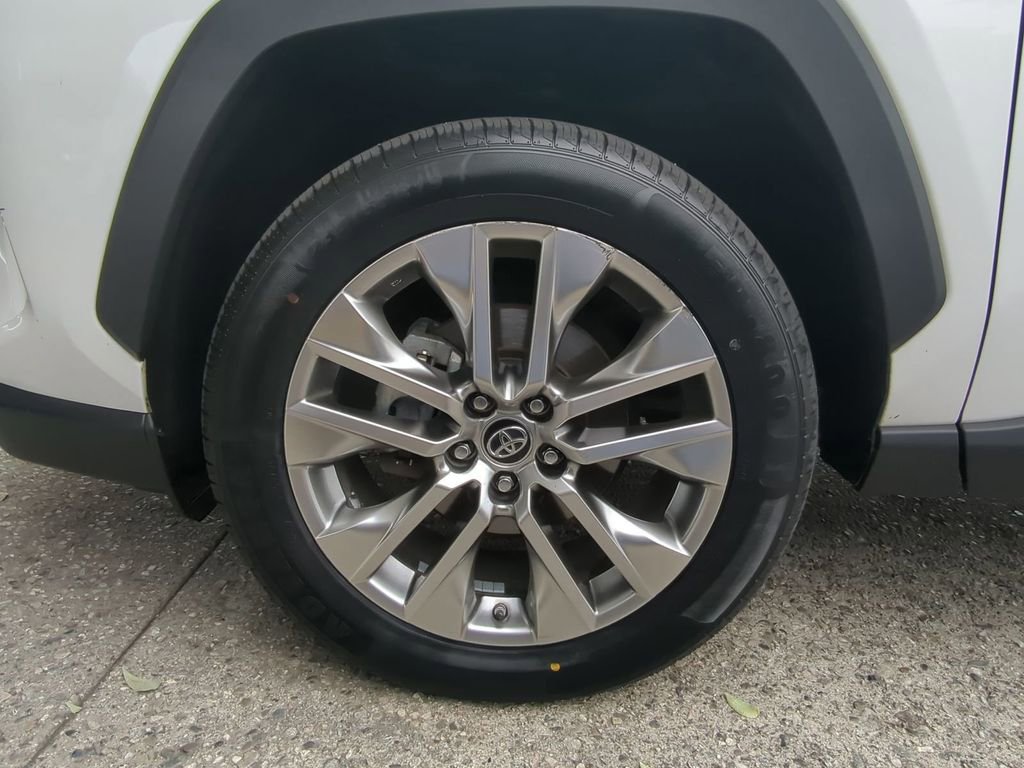 Used 2019 Toyota RAV4 XLE Premium w/ Carpet Mat Package FWD image 35