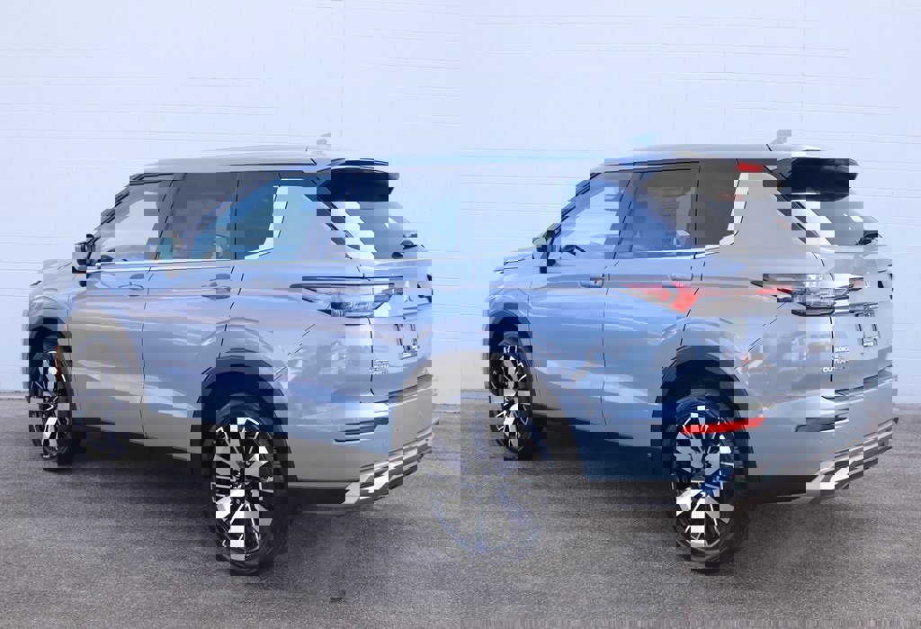 New 2026 Mitsubishi Outlander SE image 3