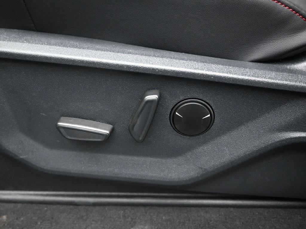 New 2026 Ford F250 Lariat w/ Black Appearance Package image 9