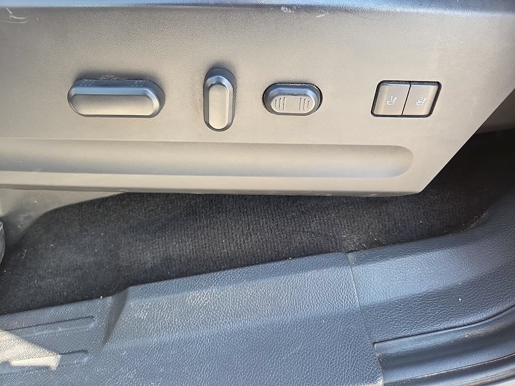 Used 2013 Ford Expedition Limited RWD image 24
