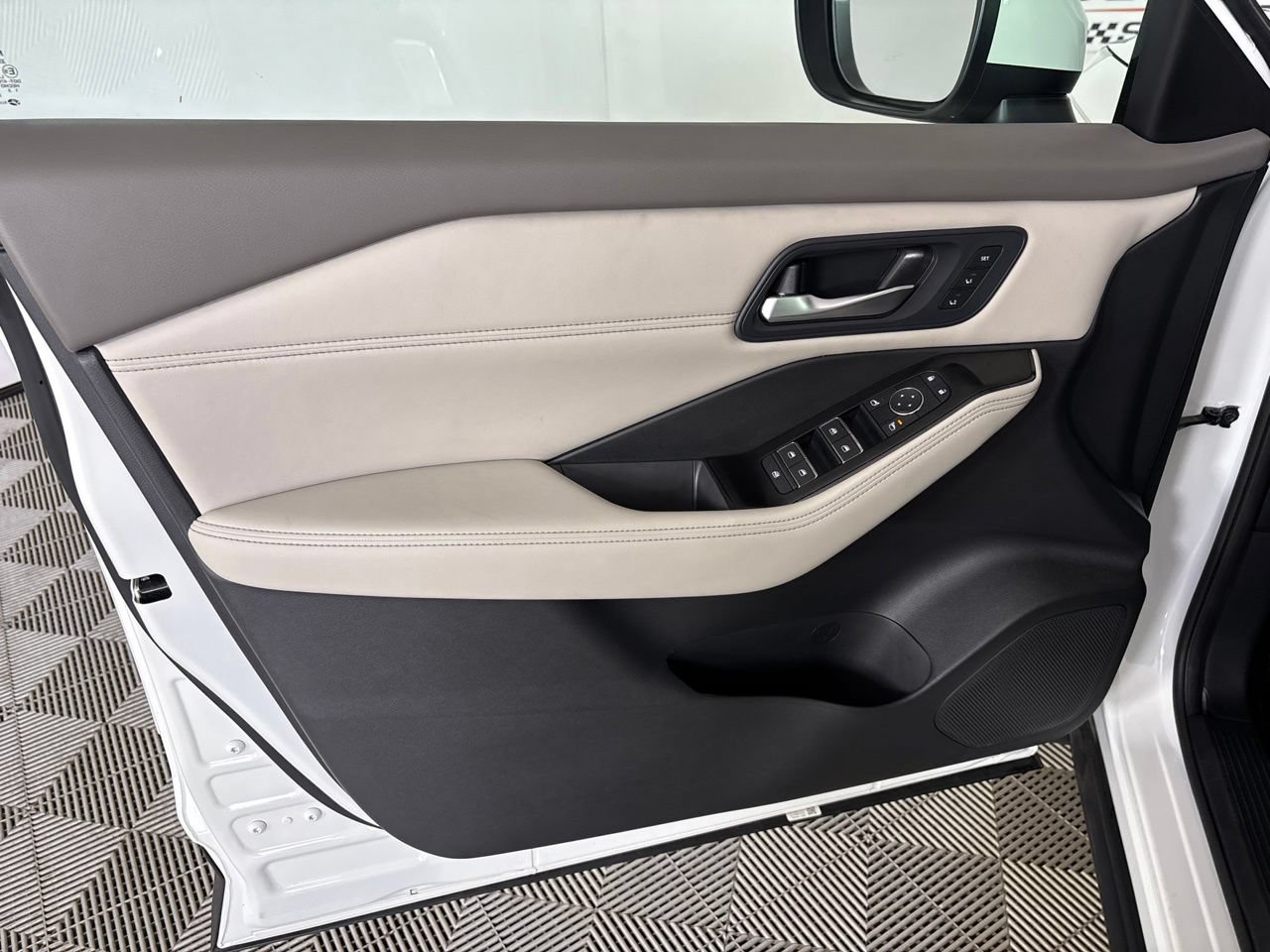 Used 2023 Nissan Rogue SL w/ SL Premium Package AWD/4WD image 8