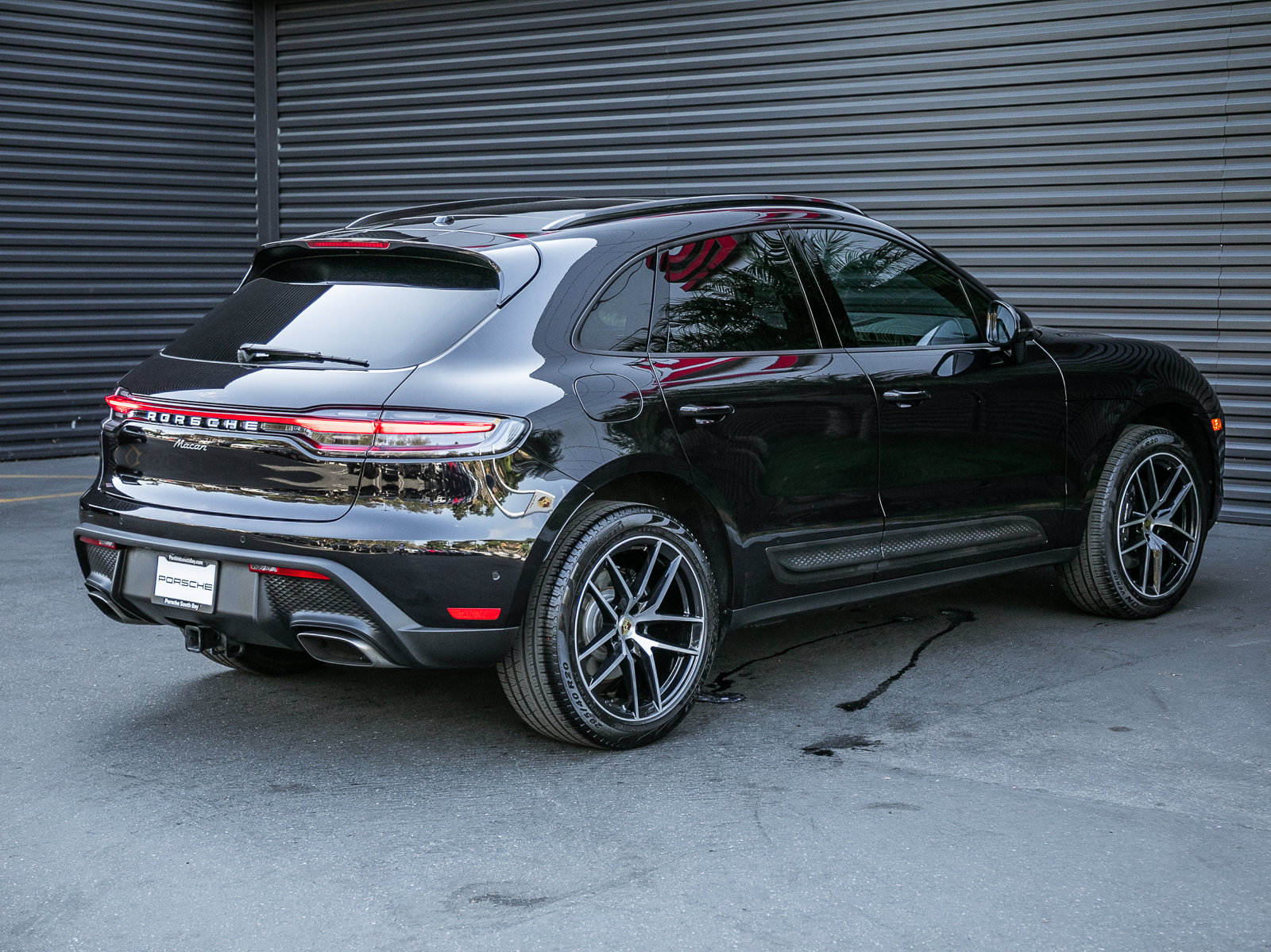 Certified 2023 Porsche Macan AWD/4WD image 10