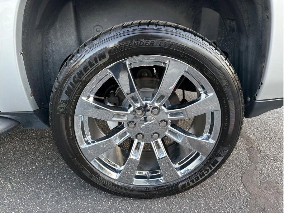 Used 2014 Chevrolet Suburban LT w/ Suspension Package, Off-Road image 24