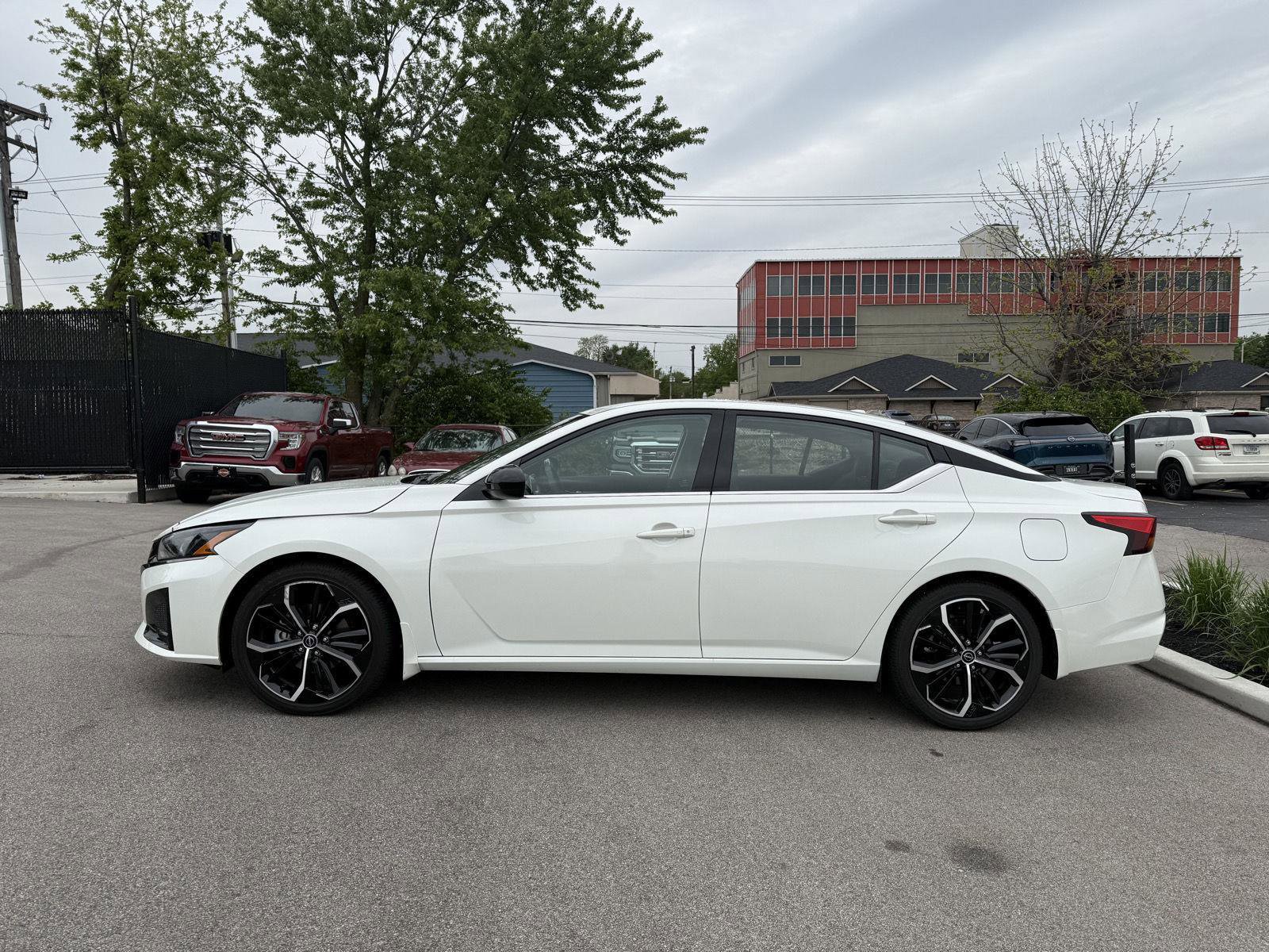 Used 2023 Nissan Altima 2.5 SR FWD image 6