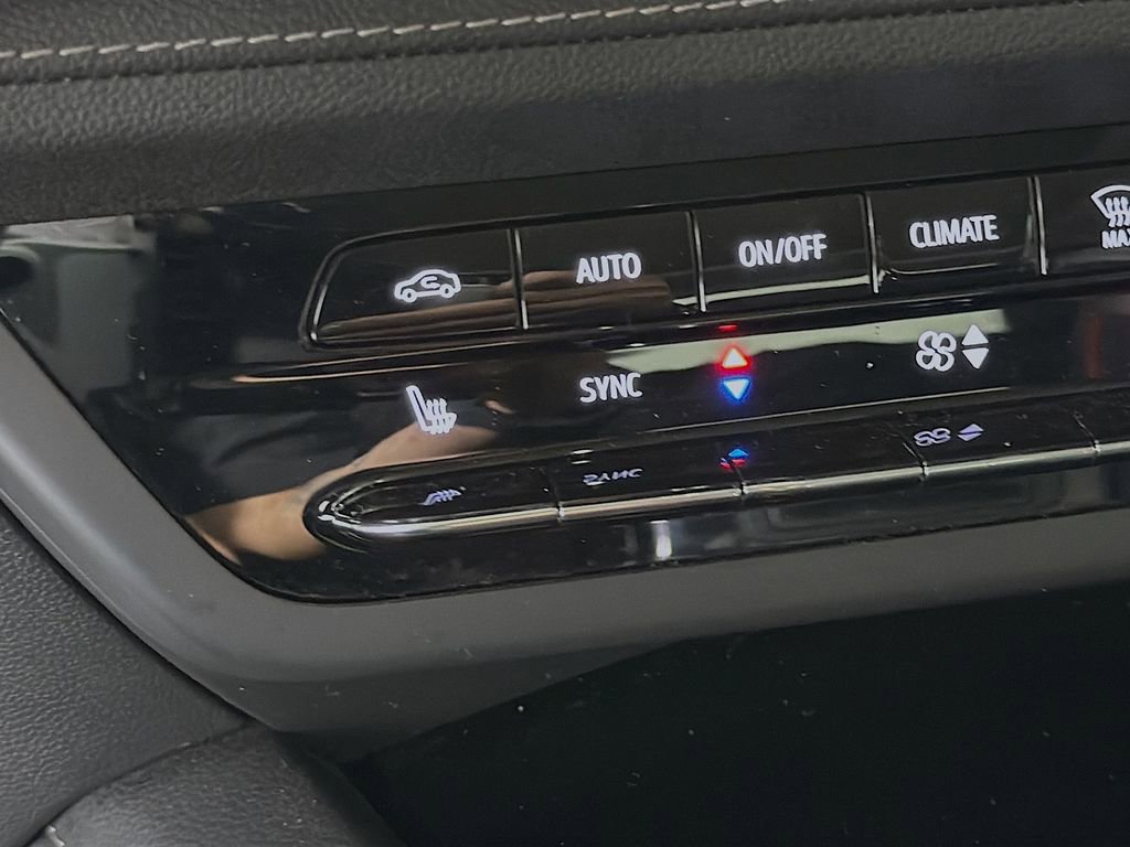 Used 2023 Buick Envision Essence w/ Sport Touring Package image 25