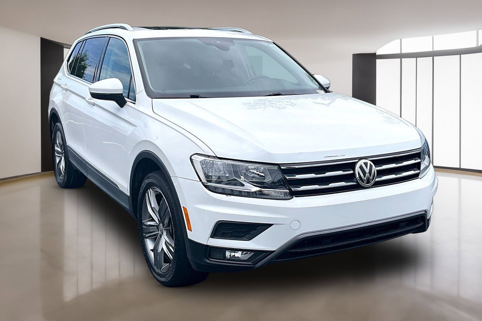 Used 2020 Volkswagen Tiguan SEL FWD image 1