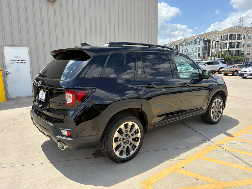 Certified 2024 Honda Passport Black Edition image 8